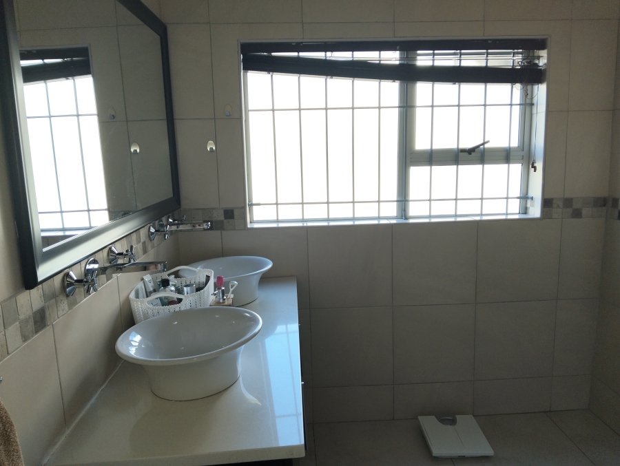 To Let 4 Bedroom Property for Rent in Brandwag Western Cape